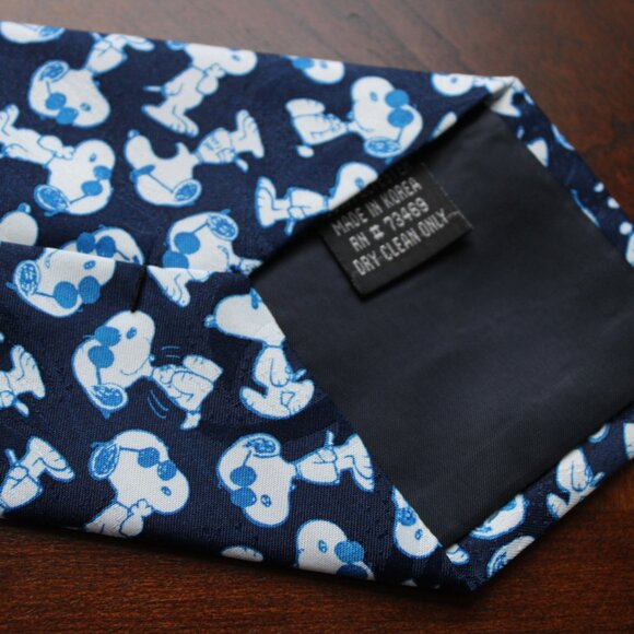 Snoopy Men's Neck Tie ~ Blue / Joe Cool / Sunglasses - Picture 6 of 6